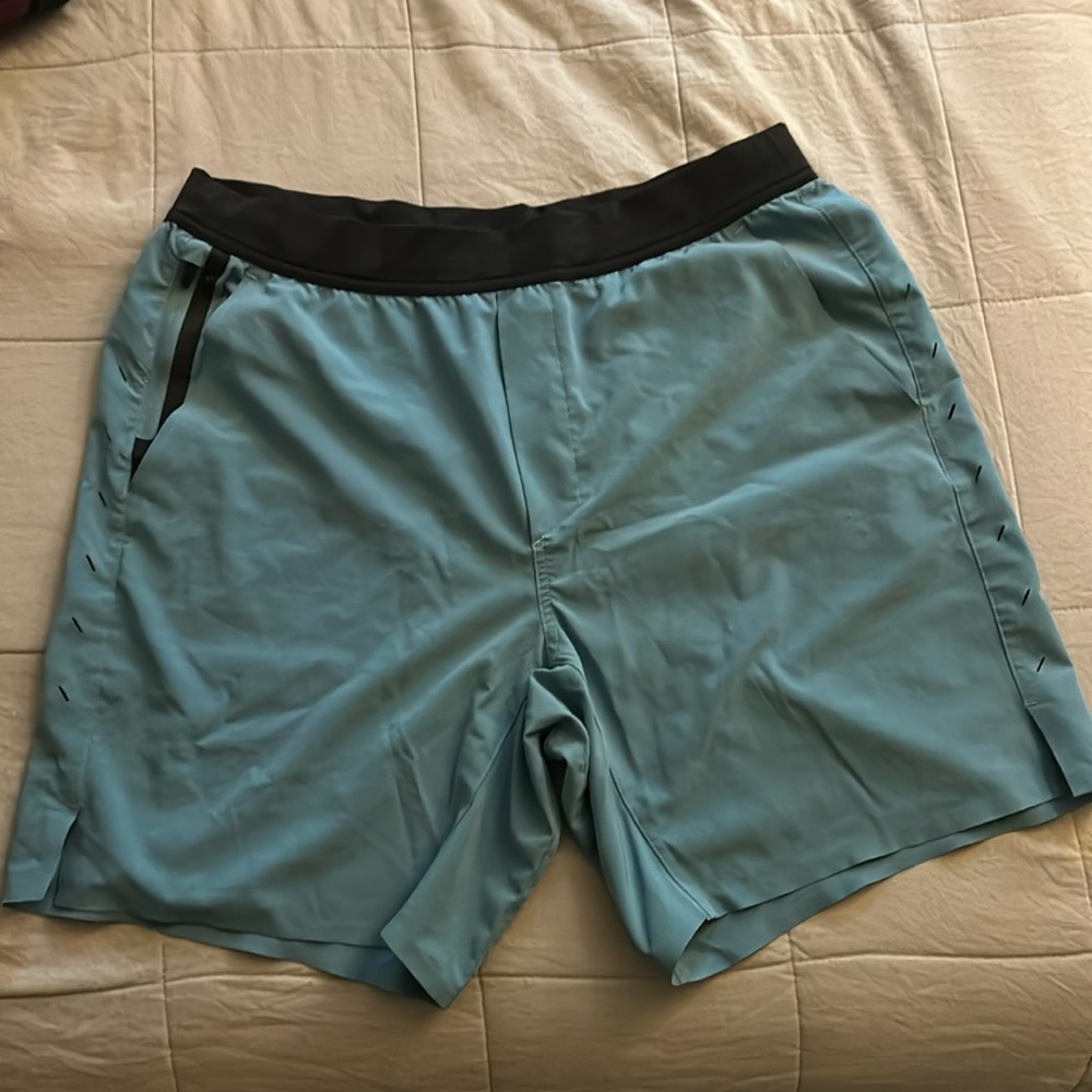 Men’s Ten Thousand Shorts, size M, light blue